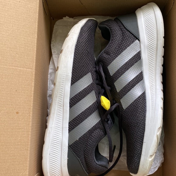 Adidas size Size 8 women’s cloudfoam athletic shoes QTFlex - black w/grey stripe - Picture 2 of 9